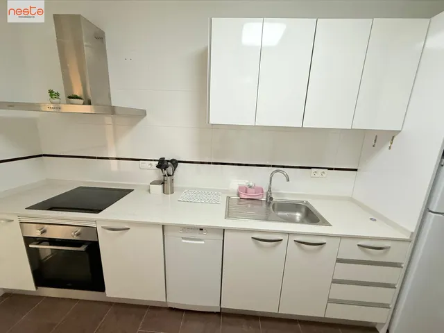 PISO CÉNTRICO 4 DORM. + 2 BAÑOS CON GARAJE Y TRASTERO - foto 5