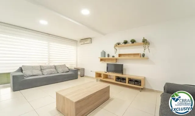 Moderno apartamento en planta baja en complejo residencial con zonas ajardinadas y piscina comunitaria — 11