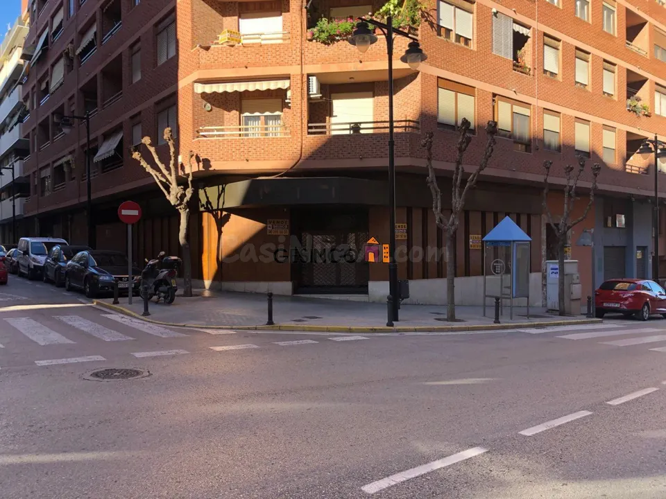 GRAN LOCAL COMERCIAL EN VENTA EN ONTINYENT - BUENA UBICACIÓN