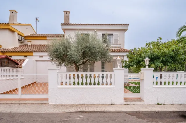 Amplia vivienda con piscina privada, terraza y garaje cerrado — 42