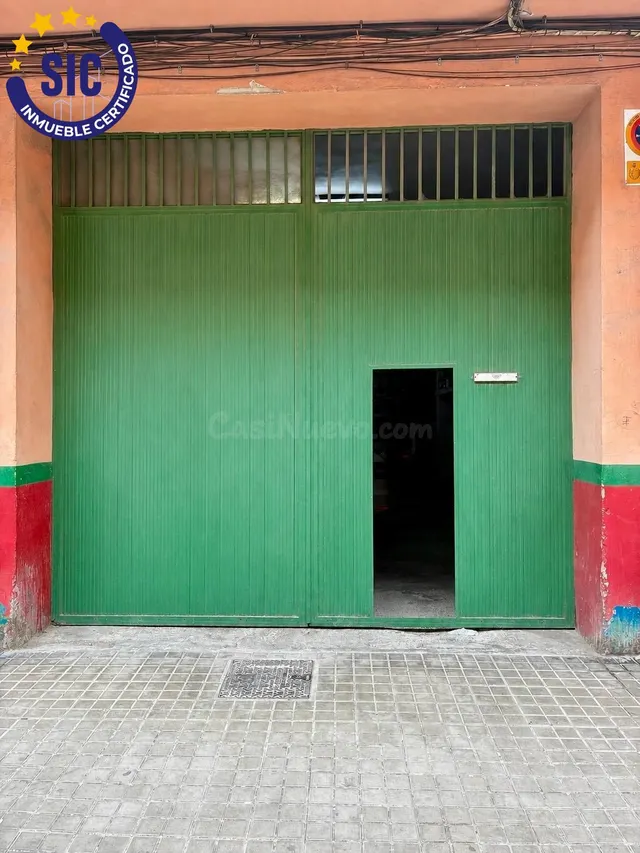 ¡Oportunidad de Inversión Única en Sagunto! Dos Locales Come