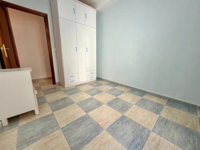 Amplio piso con terraza, 3 dormitorios y posibilidad de 4 en Av. Barcelona – Viñuela – Rescatado — 20