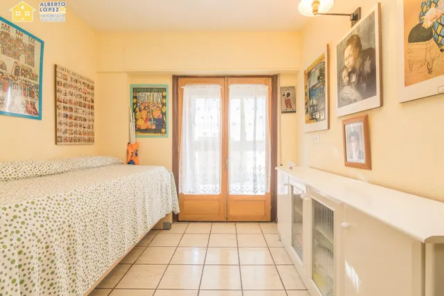 Apartamento en venta en primera línea de playa en Los Arenales del Sol, la propiedad está afectada por la Ley de Costas — 40