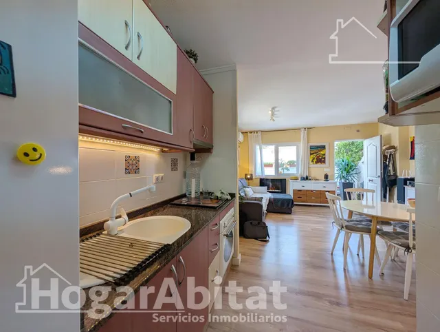 ¡Cerca del mar! Precioso Adosado reformado en residencial, con solarium, piscina comunitaria y garaje — 7