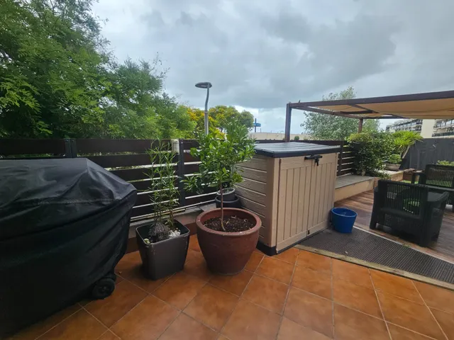 EXCLUSIVA PLANTA BAJA CON JARDIN Y PISCINA — 11