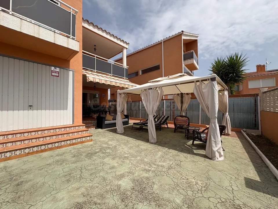 Encantadora Casa Reformada en Peñiscola con Vistas y Piscina Comunitaria