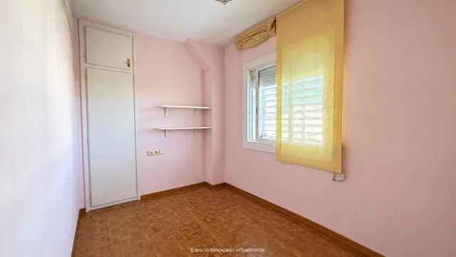 Amplia vivienda de 4 habitaciones con terraza acristalada, chimenea y aparcamiento — 39
