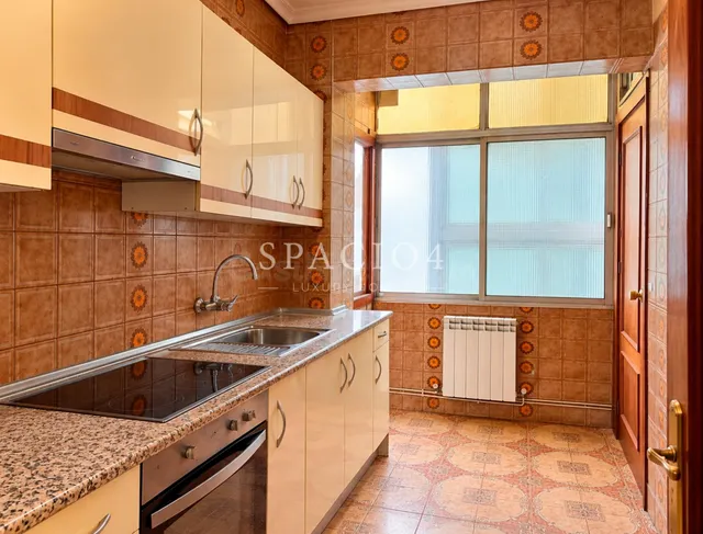 Piso en venta para reformar en Valladolid con terraza y 3 do - foto 2