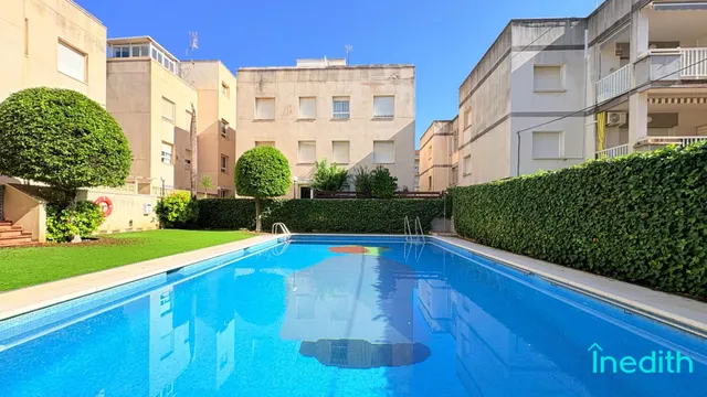 A 50 metros de la playa, Piso impecable con terraza, vistas , parking, trastero y piscina — 40