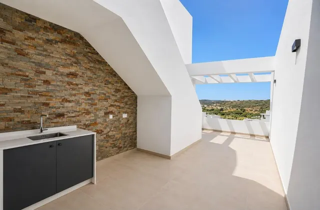 Ático de lujo con piscina infinity privada en Estepona, a 1 km de la playa — 12