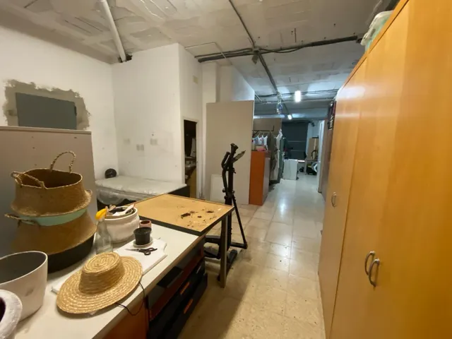 Local en Planta baja adaptado como vivienda con dos locales y superficie total 400m2 — 8