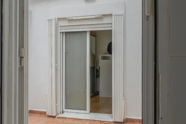 BAJO CON DISTRIBUCIÓN DE VIVIENDA Y PATIO EN GRAU DE VALENCIA — 18