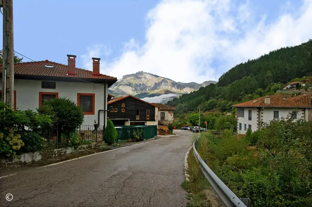 TU ENCANTADOR REFUGIO EN LIÉBANA — 15