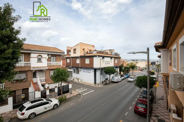 ¡Tu nuevo hogar te espera en Churriana de la Vega! Casa adosada con patio, garaje y futura parada de metro a pocos pasos. — 21