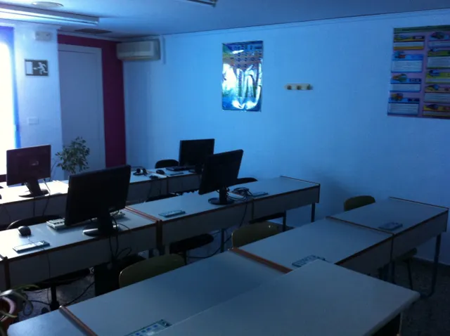 ESPECTACULAR LOCAL EN CENTRO DE GANDIA CON ENTRADA EXCLUSIVA PARA TODO TIPO DE NEGOCIOS O VIVIENDAS — 5