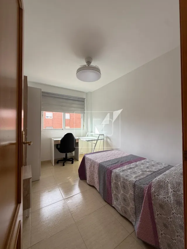 Piso en calle dorada, Granada. — 16
