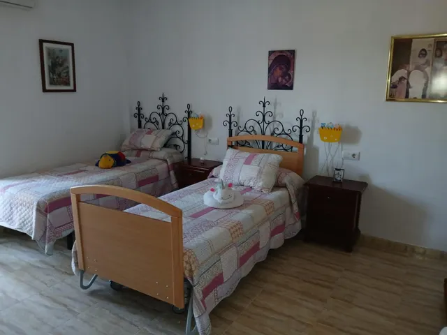 VIVIENDA INDEPENDIENTE CON TERRENO — 48