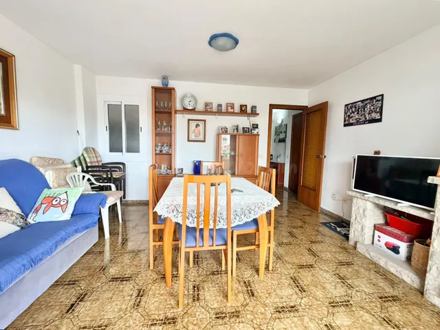 3 dormitorios, jardín, parking, piscina comunitaria. - foto 5
