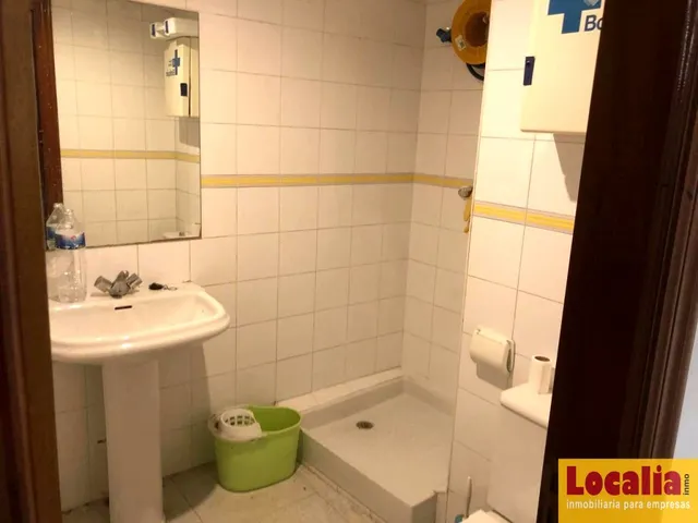 Amplio local en alquiler o venta, Torrelavega — 8