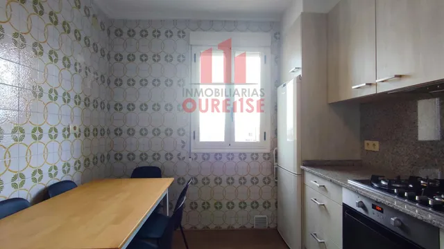 CASA ADOSADA MUY PRÓXIMA AL HOSPITAL DE OURENSE. — 17