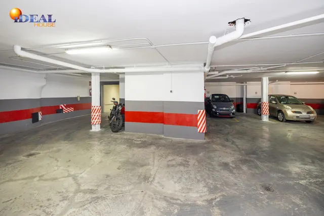 Barrio del Realejo. Sacamos a la venta dos plazas de garaje para coche muy grande. — 13