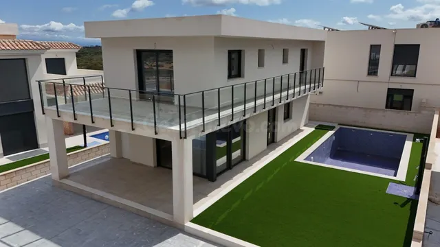 Descubre tu Oasis Privado en la Costa Blanca: Villa de Diseñ