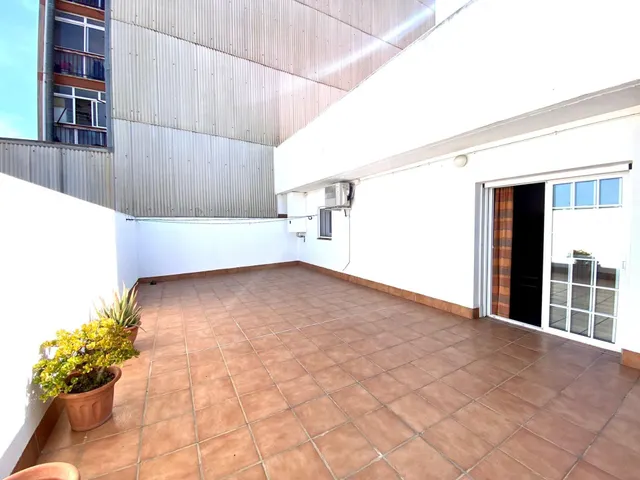 Casa unifamiliar en planta única con amplios espacios y gran terraza — 2