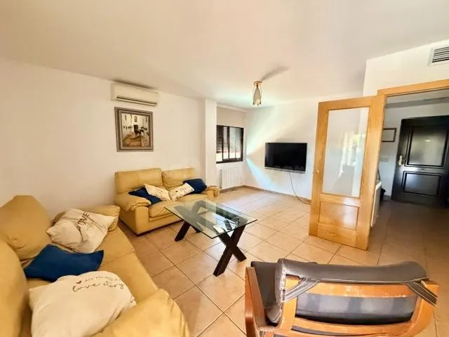 Alquiler Temporal: Chalet Pareado Ideal para Sanitarios y Fu