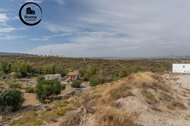 Terreno urbano de 750 m2 en Altos de La Zubia. Parcela 17, manzana M — 24