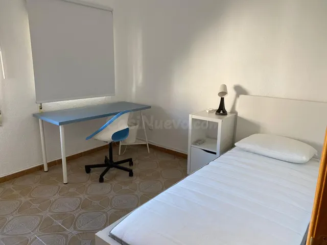 Piso para estudiantes en La Chana (Calle Sagrada Familia) – 4 habitaciones exteriores, aire acondicionado y muy luminoso (REF: DLR 870) — 40
