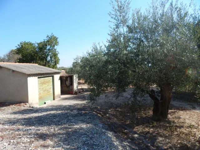CASA DE CAMPO CON TERRENO URBANIZABLE EN ONTINYENT. — 28