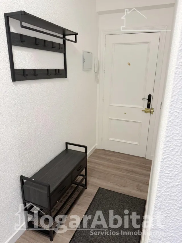 Disfruta del sol y la brisa del mar en este piso reformado con piscina, terraza y parking junto a la playa — 24