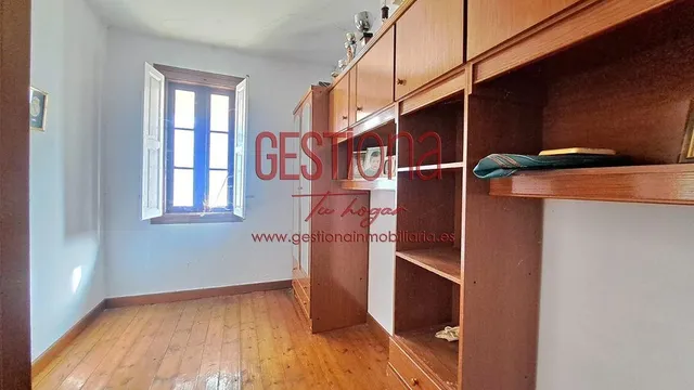 MAJESTUOSA CASA PARA REFORMAR. SOBA — 35