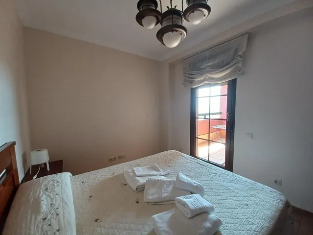 APARTAMENTO EN URBANIZACIÓN PALMERAS CON VISTAS AL MAR — 28