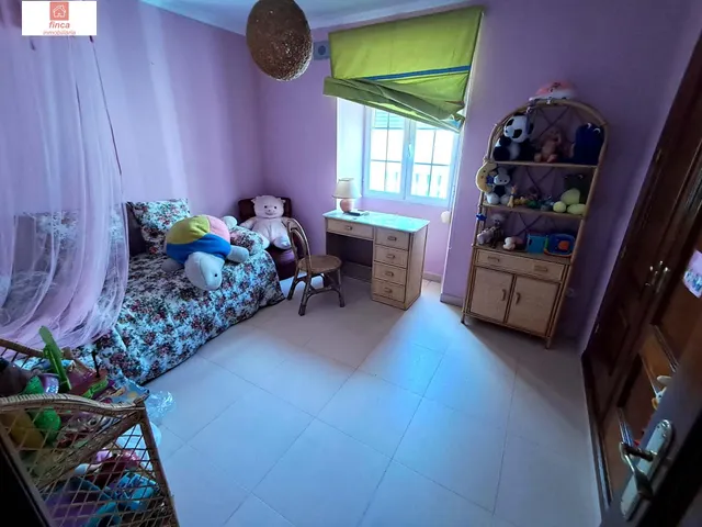 Se vende vivienda doble en Montijo, zona centro, plaza santa clara, a tres calles, con garaje y piscina — 30