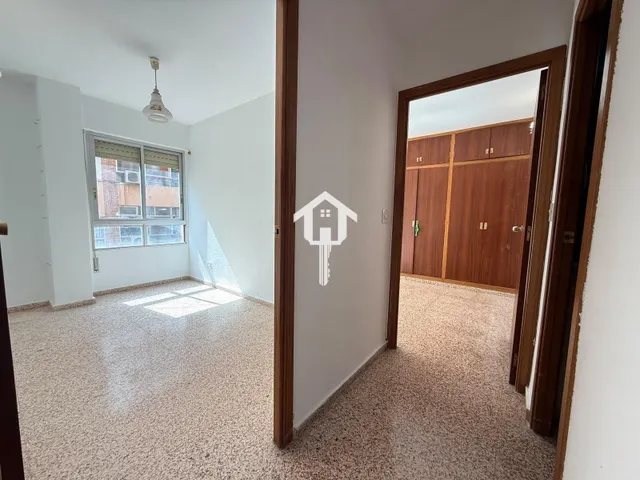 PISO EN VENTA EN ALICANTE. ZONA DE BABEL. 74m2, 4 habitaciones, 1 BAÑO Y 1 ASEÑO, TERCERA PLANTA CON ASCENSOR. — 28