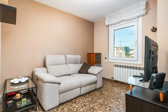 DÚPLEX con 3 DORMITORIOS mas BUHARDILLA, 2 BAÑOS, BALCÓN, VI - foto 2