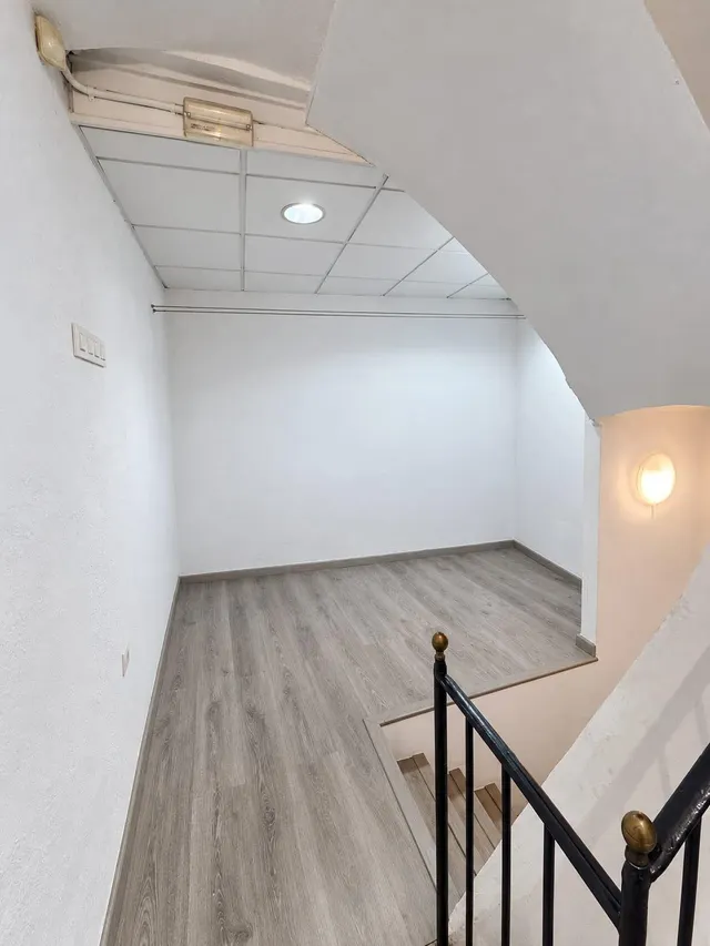 Edificio en venta en pleno centro de Tortosa: local acondicionado, división horizontal y terrado con vistas — 11