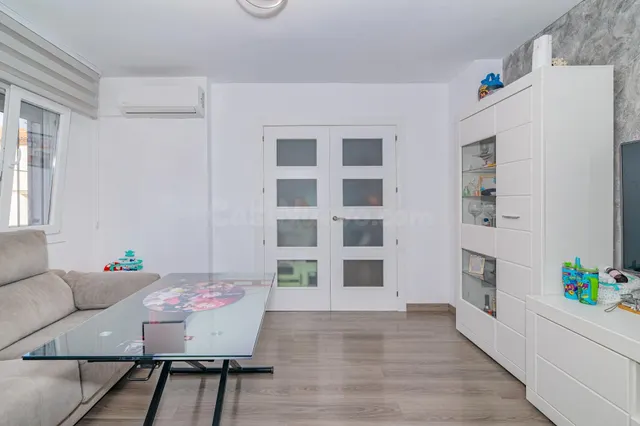 Hijar, Calle Altamira, 3 dormitorios, baño y aseo. — 3