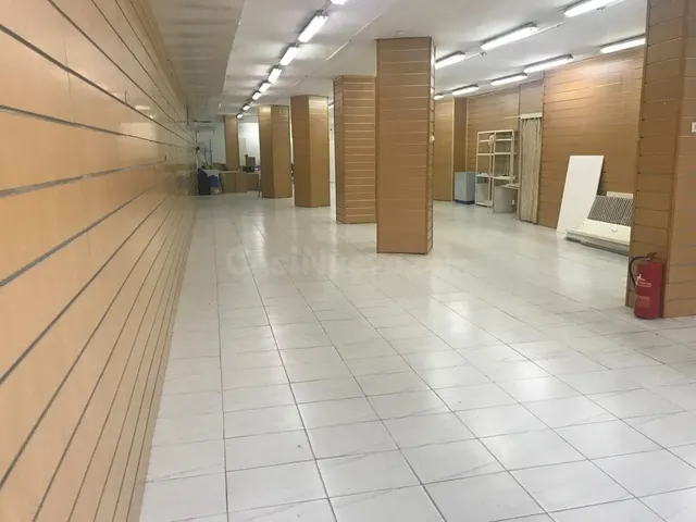 Local en Av. Alay - foto 3