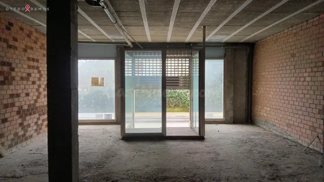 SE ALQUILA LOCAL COMERCIAL EN OBRA EN BERTAMIRANS, AMES - foto 2