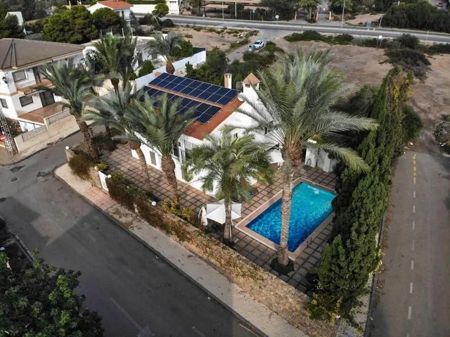 Exclusiva villa con 5 dormitorios y piscina privada en Calar - foto 4