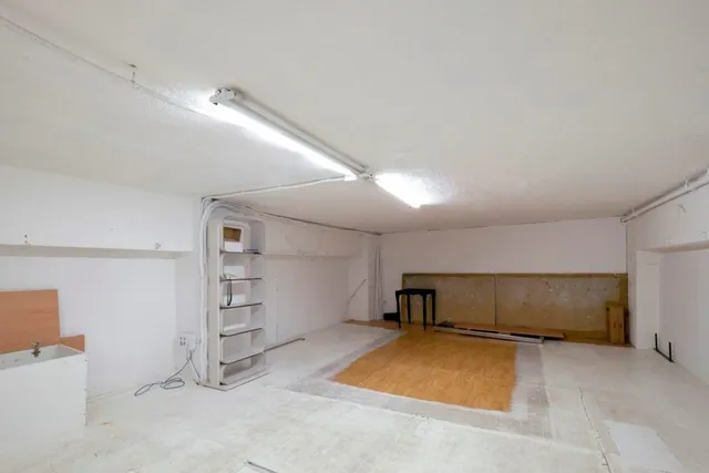 LOCAL EN PUERTA REAL-RECOGIDAS (PLAZA CAMPOVERDE) — 22