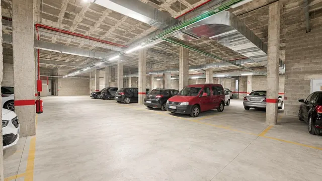 Plaza de parking en alquiler para coche mediano junto a Moli