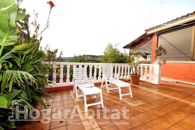 VILLA SEMINUEVA CON PISCINA, TERRAZA Y GRAN JARDÍN — 3