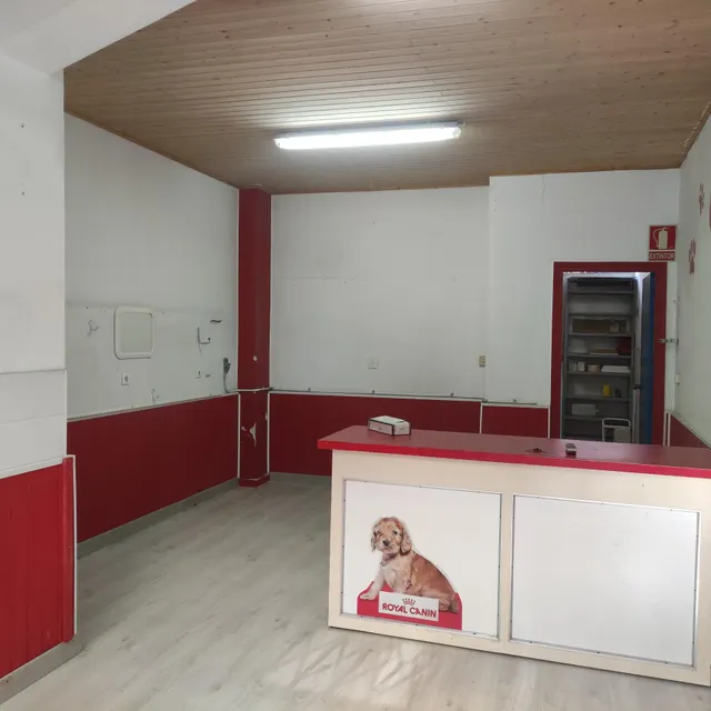 SE ALQUILA LOCAL COMERCIAL AL LADO DEL PARQUE DEL PLANTIO
