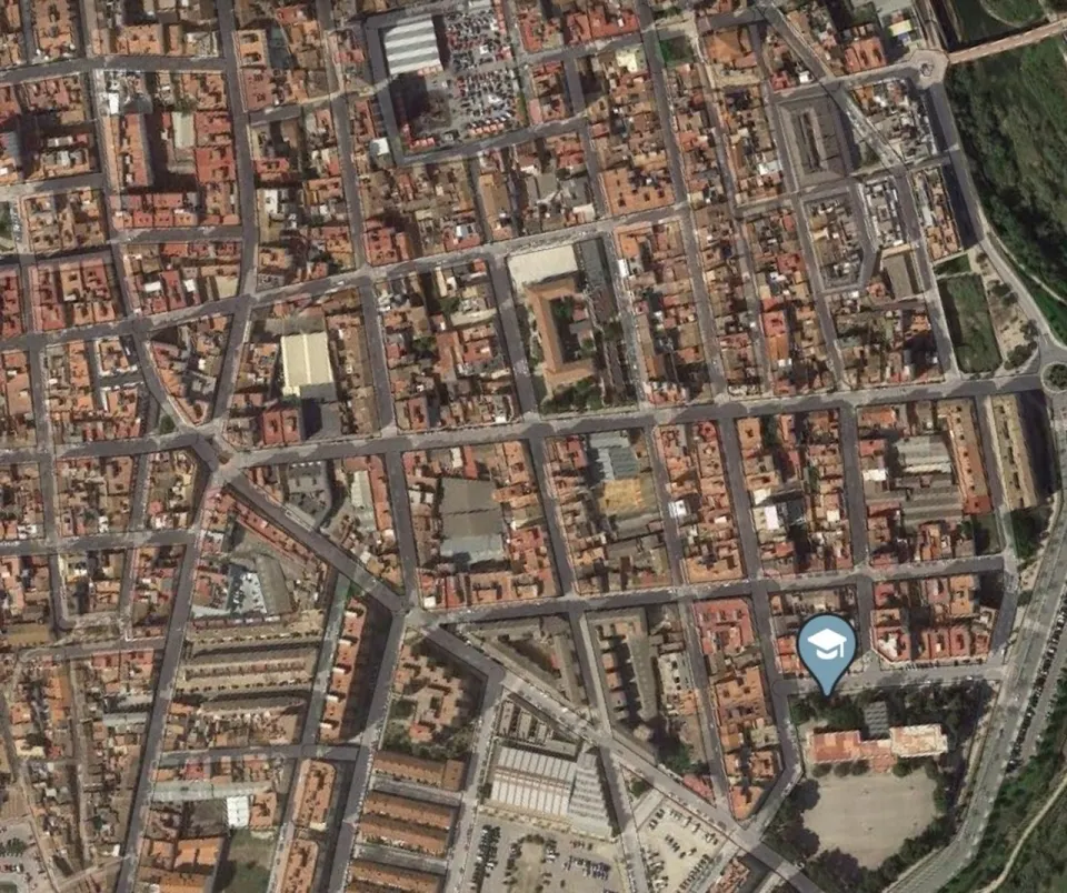 Local comercial con fachada a tres calles