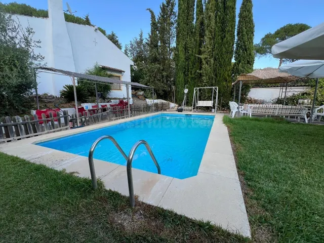 ESPECTACULAR CHALET CON PISCINA Y VISTAS PANORÁMICAS A LA SI