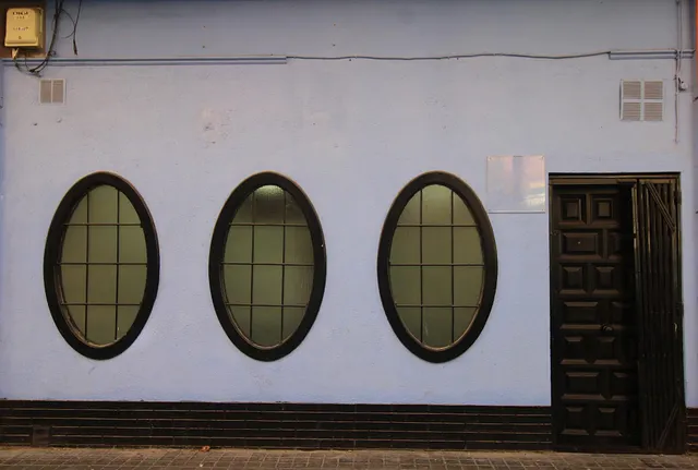 Alquiler de local comercial en Monteolivete. — 14