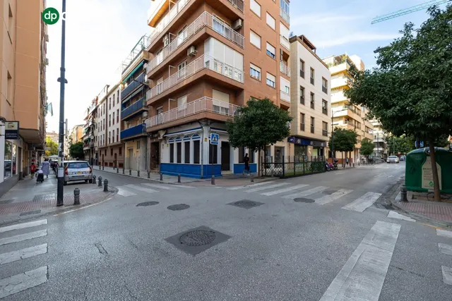Local comercial de 150 m2 entre Camino de Ronda y Alhamar – doble acceso — 23
